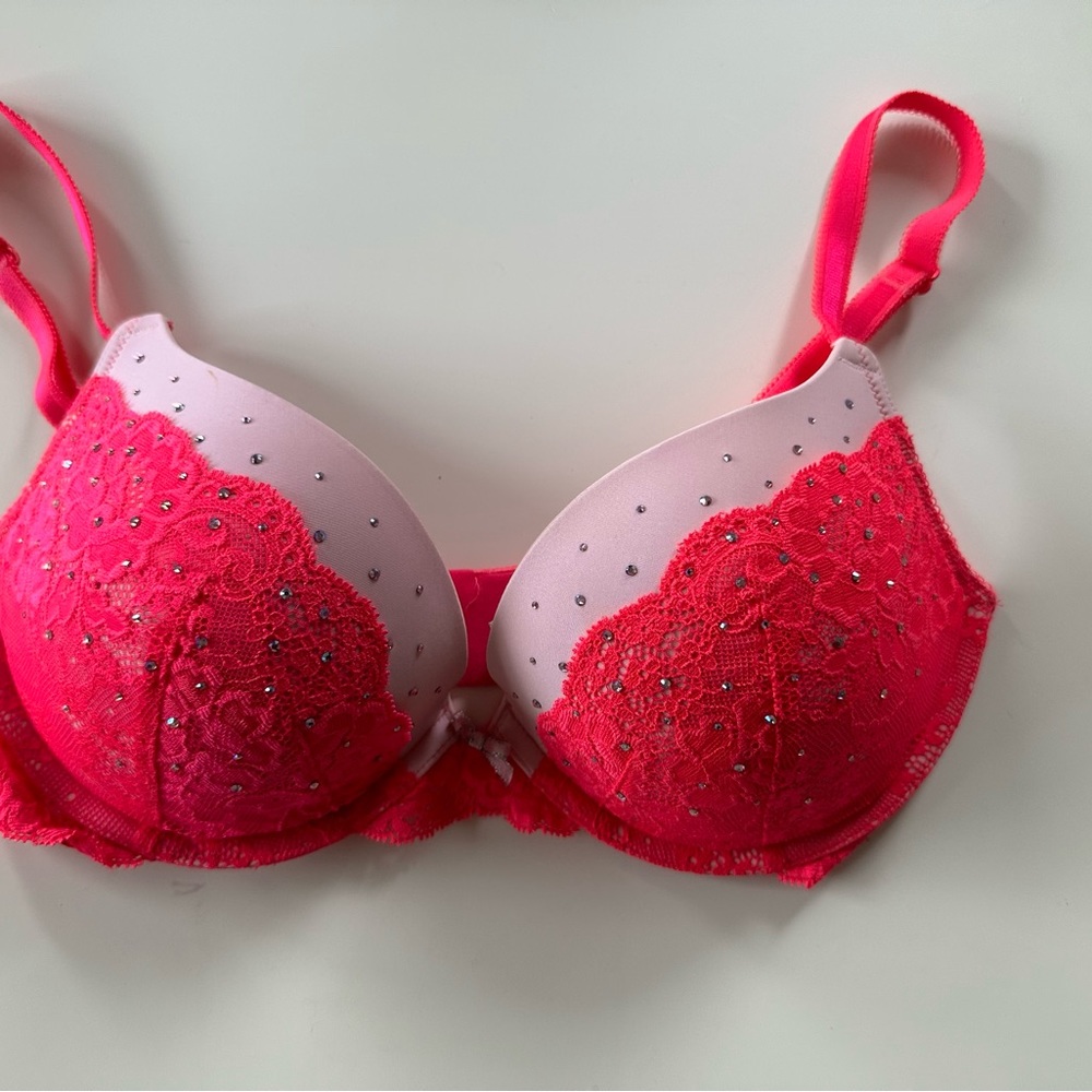 Lot of Victoria’s Secret Push Up Bras 34D - Picture 3 of 4